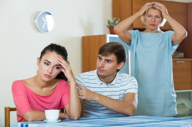 如何健康地处理离婚后的共同抚养与社交互动？